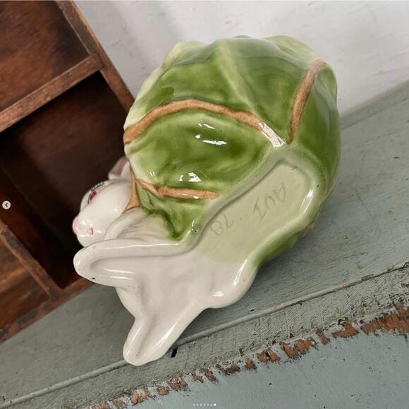 Vintage Hand Painted Bunny Planter Easter Rabbit Cabbage Lettuce 1978 - Picture 7 of 7